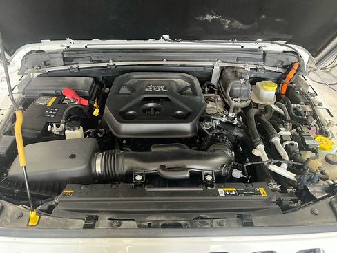 Used 2023 Jeep Wrangler Unlimited Sahara AWD/4WD image 28