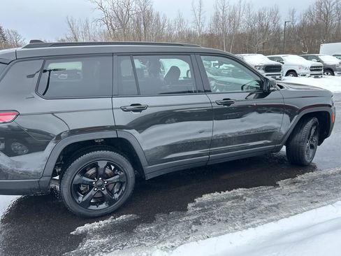 Used 2023 Jeep Grand Cherokee L Limited w/ Black Appearance Package image 8