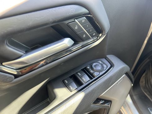 Used 2025 GMC Sierra 2500 AT4X image 15