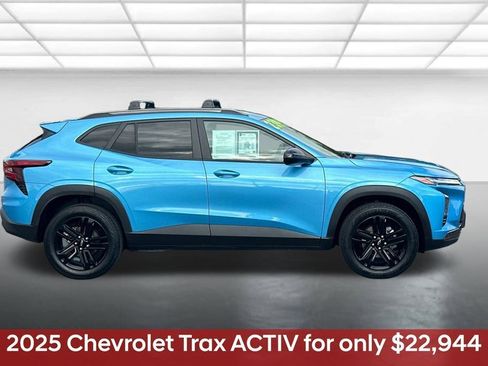 Used 2025 Chevrolet Trax ACTIV w/ Driver Confidence Package image 3