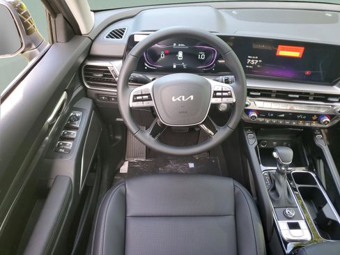 New 2025 Kia Telluride S image 9
