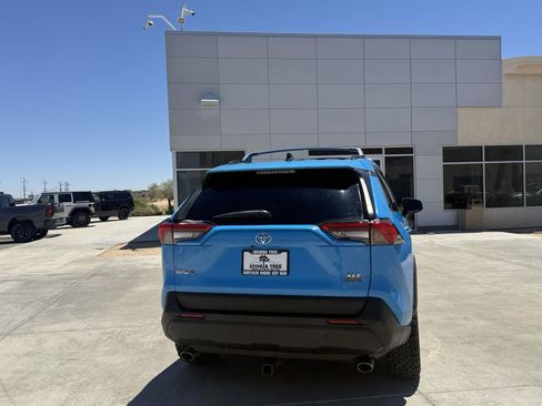 Used 2019 Toyota RAV4 XLE w/ Carpet Mat Package FWD image 4