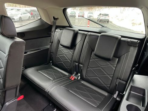 Used 2025 Volkswagen Atlas SE image 21