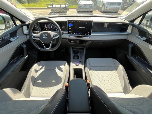 Certified 2026 Volkswagen Tiguan SE AWD/4WD image 14