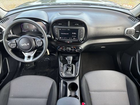 Used 2025 Kia Soul LX w/ LX Technology Package FWD image 28