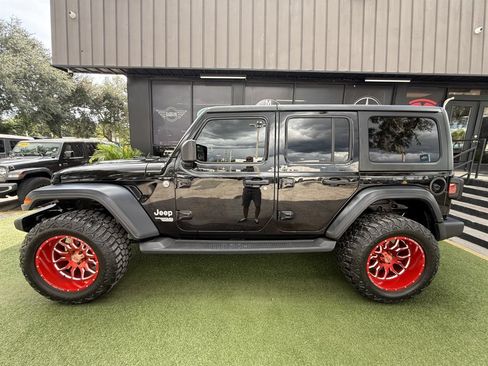 Used 2019 Jeep Wrangler Unlimited Sport S AWD/4WD image 7