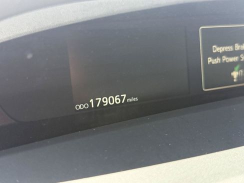 Used 2022 Toyota Prius LE FWD image 30