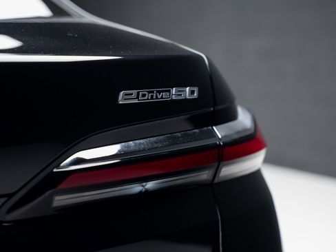 Used 2024 BMW i7 eDrive50 w/ M Sport Package image 32