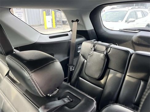 Used 2022 Ford Explorer XLT w/ Equipment Group 202A image 23