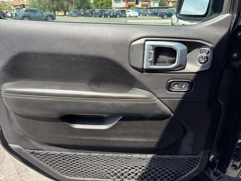 Used 2025 Jeep Wrangler Unlimited Sahara AWD/4WD image 18