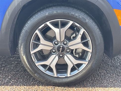 Used 2022 Kia Seltos EX image 9