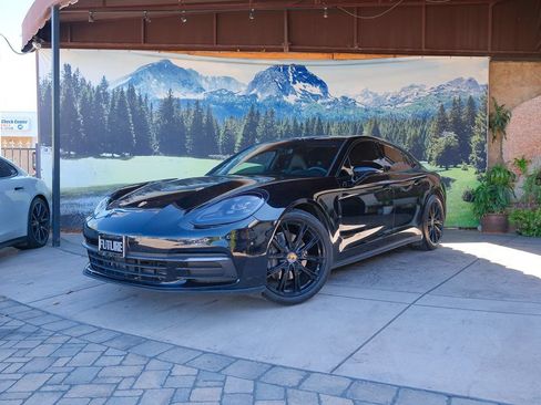 Used 2018 Porsche Panamera image 8