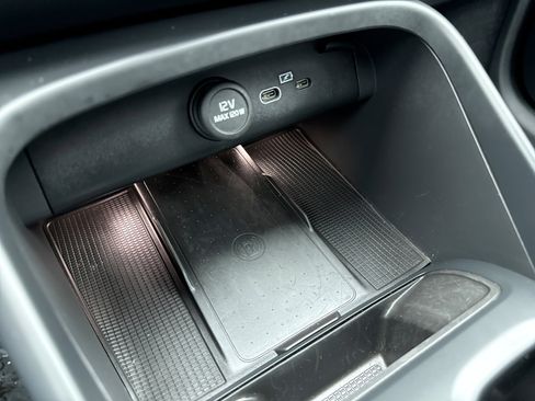 Used 2025 Volvo XC40 B5 Core image 16