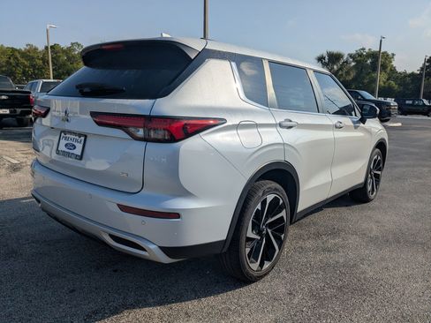 Used 2023 Mitsubishi Outlander SE image 19