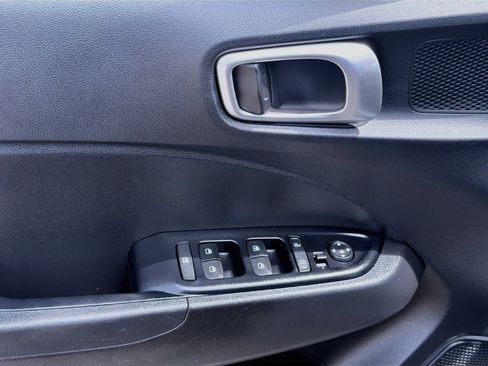 Used 2022 Hyundai Venue SE w/ Cargo Package FWD image 15