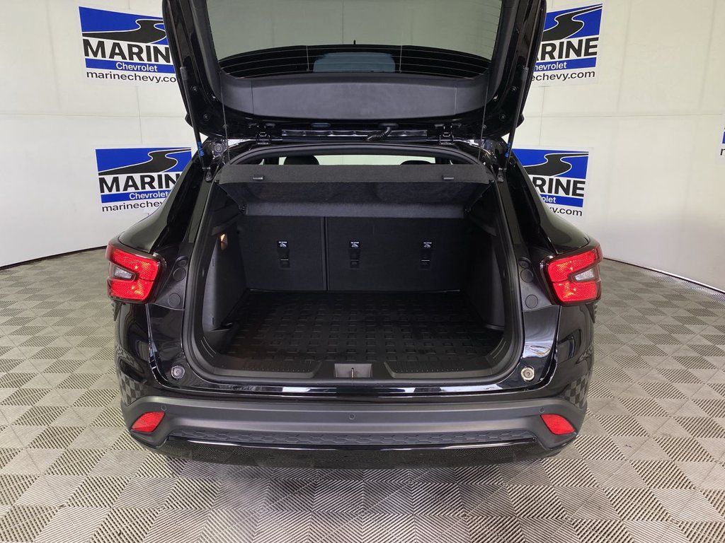 Used 2025 Chevrolet Trax RS w/ Driver Confidence Package FWD image 29