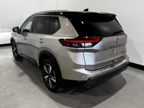 Used 2025 Nissan Rogue SL AWD/4WD image 34
