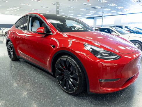 Used 2023 Tesla Model Y Performance AWD/4WD image 4