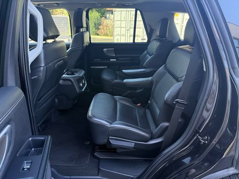 Used 2025 Ford Expedition Platinum AWD/4WD image 34