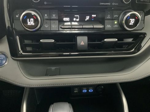 Used 2022 Toyota Highlander XLE image 31