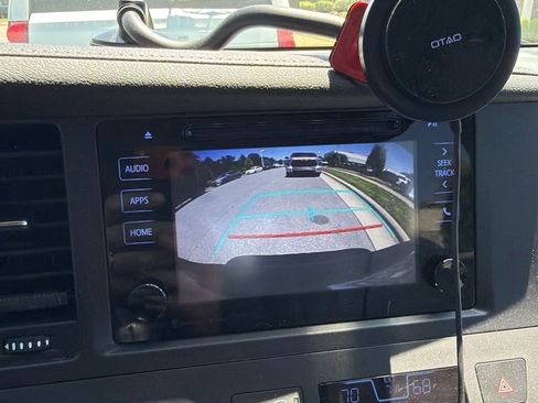 Used 2017 Toyota Sienna XLE FWD image 12