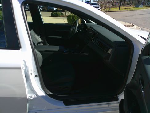 Used 2025 Toyota Camry XSE image 33