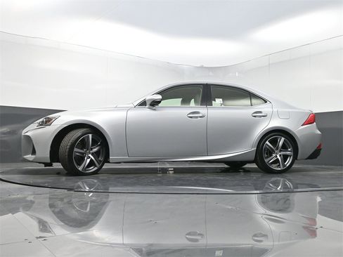 Used 2017 Lexus IS 200t w/ Premium Package image 25