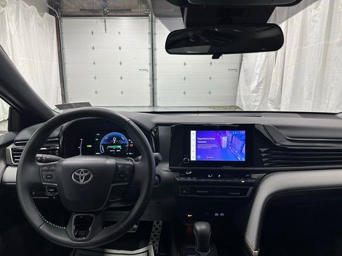 Used 2025 Toyota Camry SE image 16