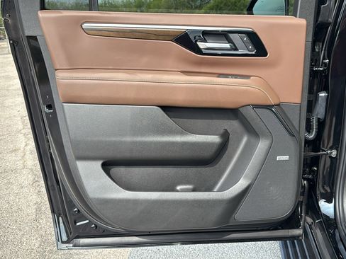 New 2026 Chevrolet Suburban High Country image 14