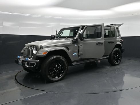 Used 2023 Jeep Wrangler Unlimited Sahara w/ Cold Weather Group AWD/4WD image 27
