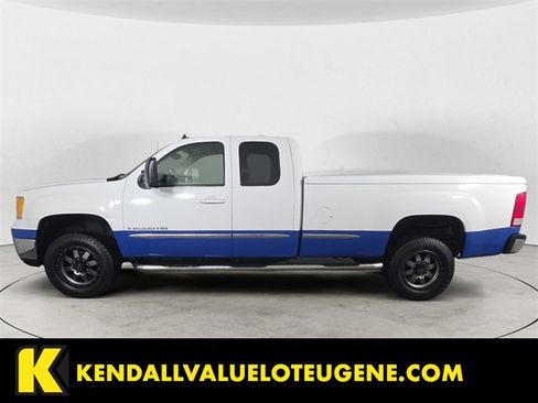 Used 2007 GMC Sierra 2500 SLT w/ Z71 Off-Road Package image 2