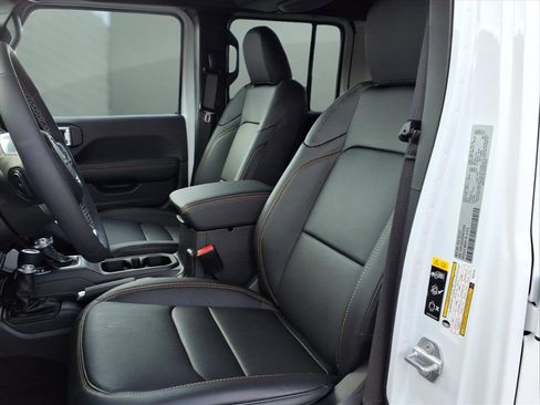 New 2025 Jeep Wrangler Sahara AWD/4WD image 17