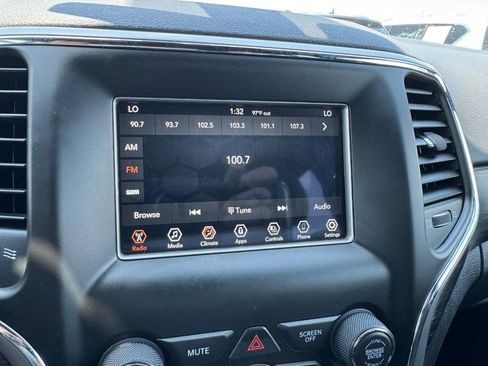 Used 2021 Jeep Grand Cherokee Laredo image 19