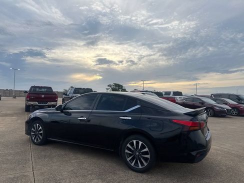 Certified 2023 Nissan Altima 2.5 SV FWD image 12