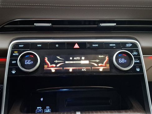 Certified 2023 Genesis GV80 2.5T image 15