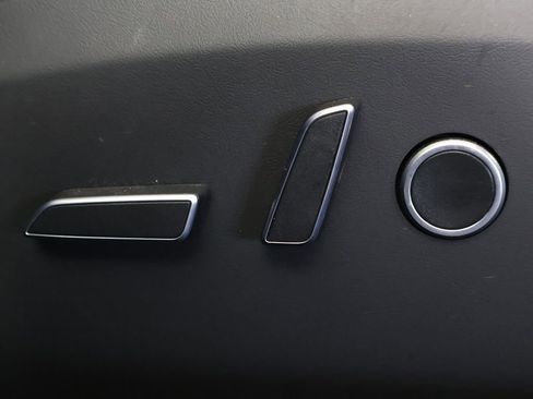 Used 2022 Tesla Model S AWD/4WD image 32