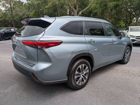 Used 2023 Toyota Highlander XLE FWD image 4