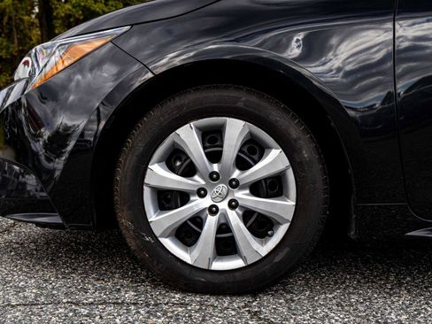 Used 2021 Toyota Corolla LE FWD image 10