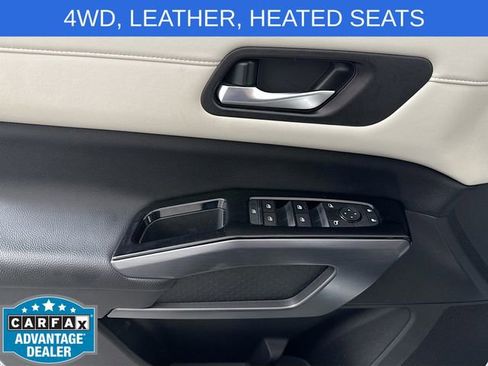 Used 2022 Nissan Pathfinder SL AWD/4WD image 18