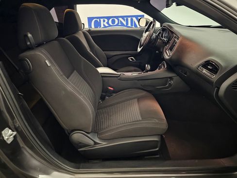 Used 2021 Dodge Challenger SXT image 31