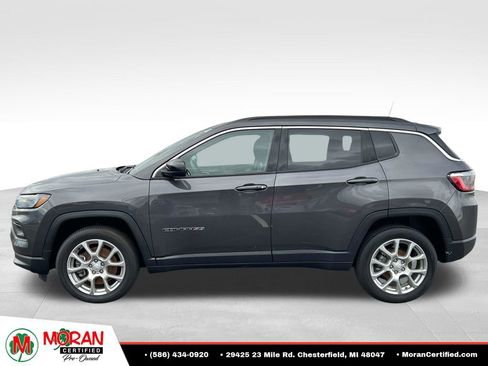 Used 2024 Jeep Compass Latitude AWD/4WD image 2