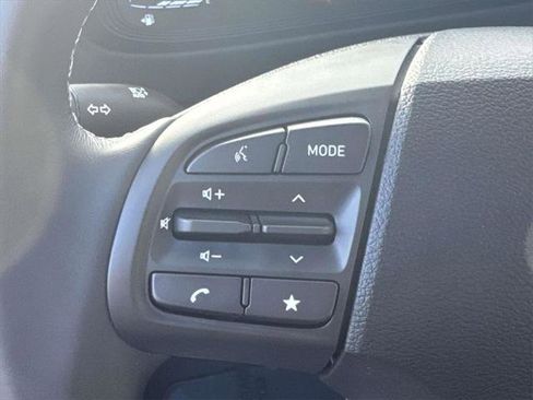 Certified 2024 Hyundai Venue SEL image 22