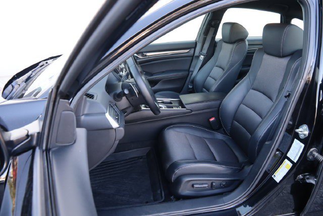 Used 2018 Honda Accord Sport image 8