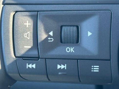 New 2025 Nissan Pathfinder SV image 32