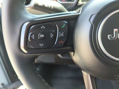 Certified 2025 Jeep Gladiator Mojave AWD/4WD image 12