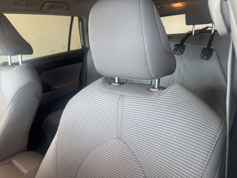 Used 2022 Toyota Highlander LE FWD image 20