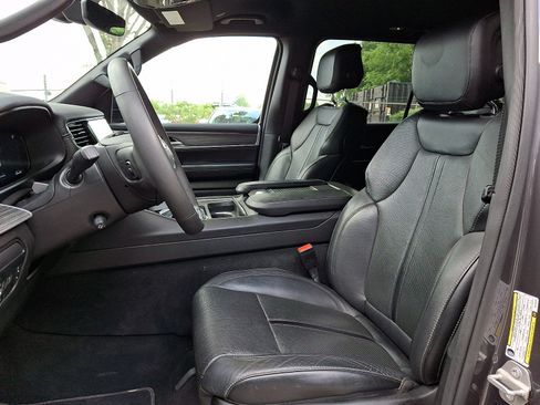 Used 2024 Jeep Wagoneer L Series II w/ Flexible Seating Group AWD/4WD image 14