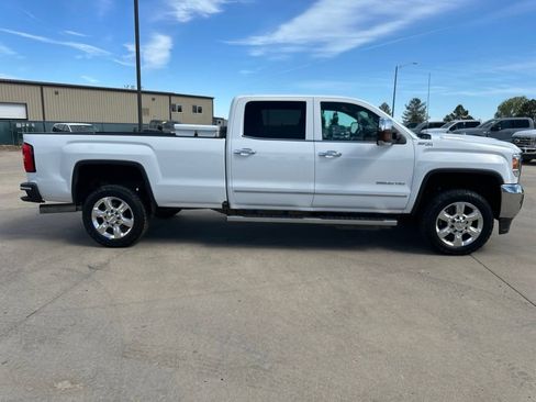 Used 2019 GMC Sierra 2500 SLT w/ Duramax Plus Package AWD/4WD image 33
