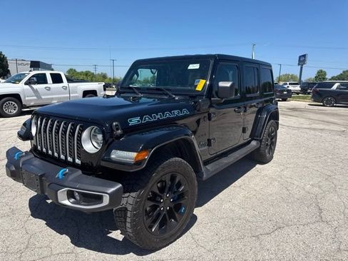Used 2022 Jeep Wrangler Unlimited Sahara w/ Cold Weather Group AWD/4WD image 7