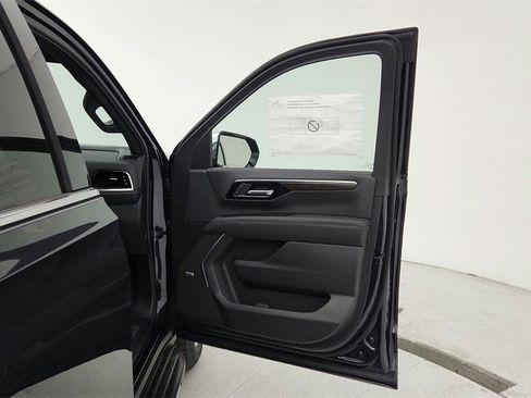 New 2025 Chevrolet Suburban Premier image 31
